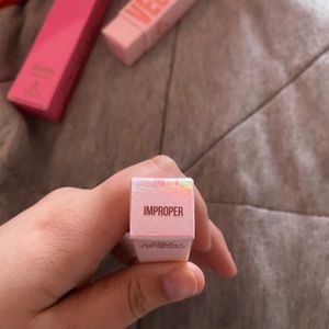 Jeffree Star The Gloss in shade improper